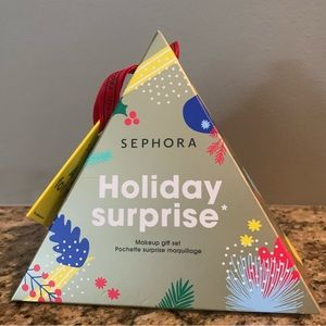 Sephora Holiday Surprise 2022 Pencil Eyeliner and Cream Lip Stain Kit